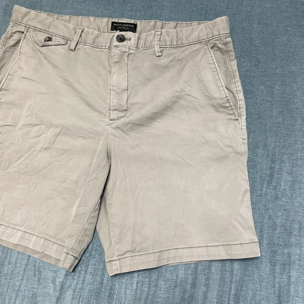 Banana Republic Lived In Chino Shorts Mens 37 Gray Flat Front Performance Golf